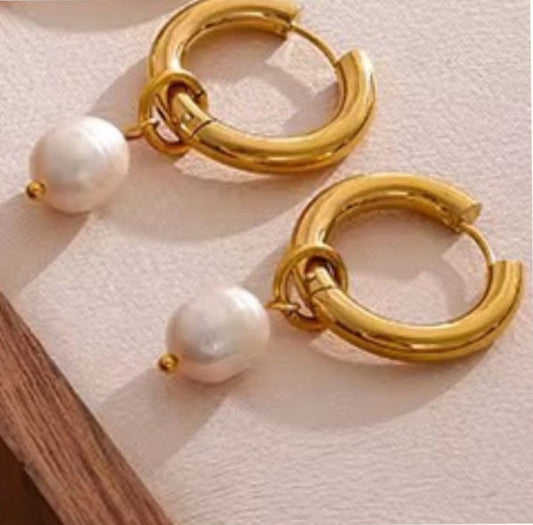 18k Creolen_mit _Süßwasserperlen_elegante_Perlenohrringe_für Damen