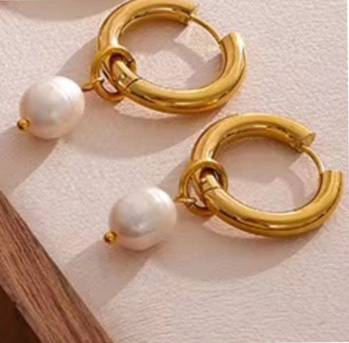 18k Creolen_mit _Süßwasserperlen_elegante_Perlenohrringe_für Damen