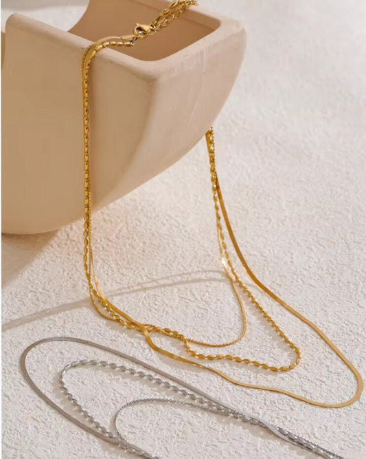 Dreilagige_Halskette_mit_feinen_Ketten